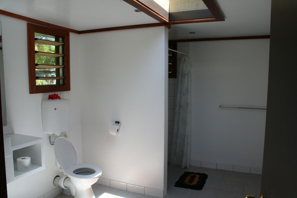 Ratu Kini Backpackers & Dive Resort 65/67