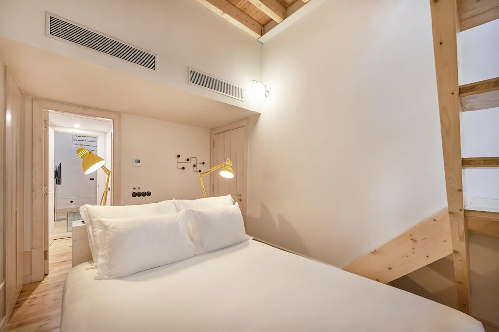 Cais Urban Lodge 20/50