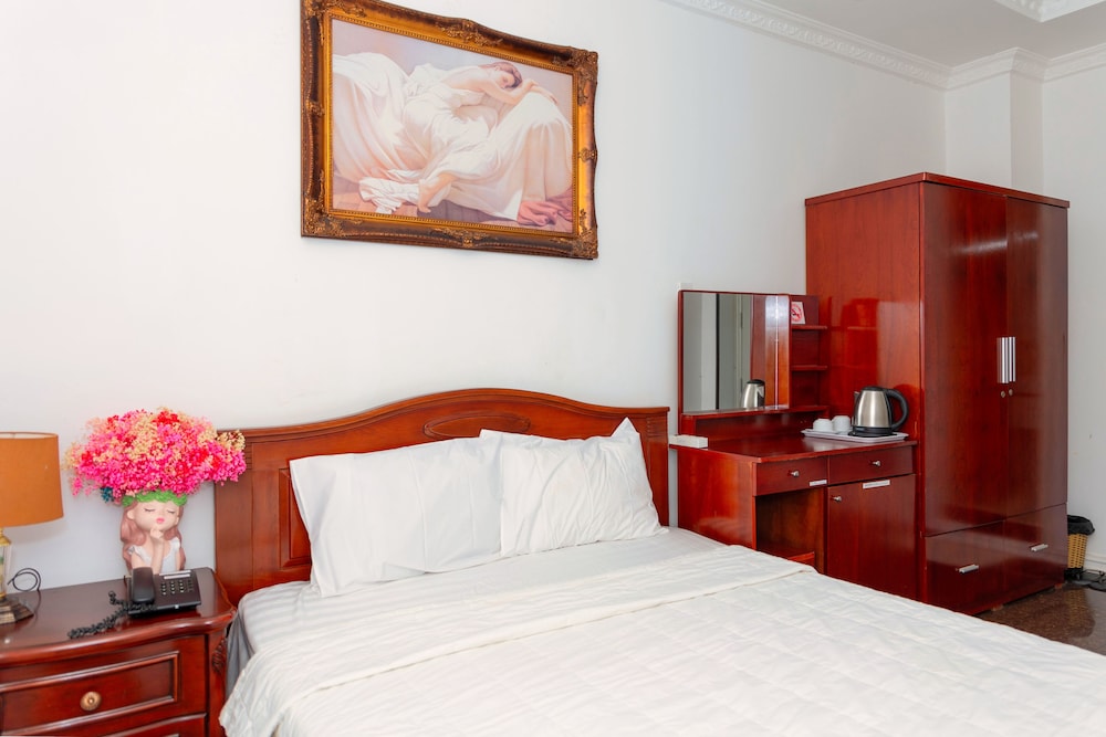 Happy Land Hotel 24/69