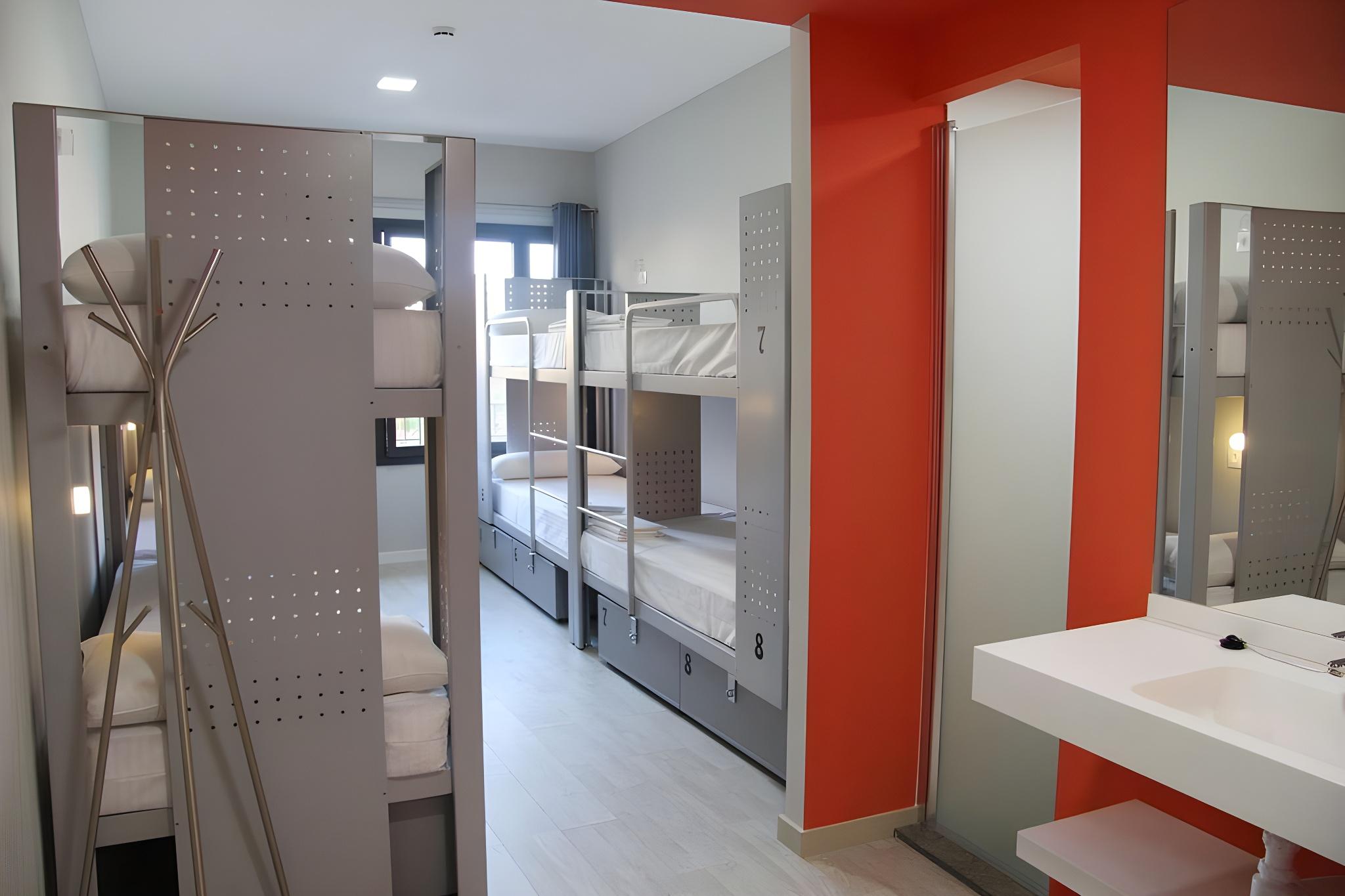 PRIVATE, 8 BEDS