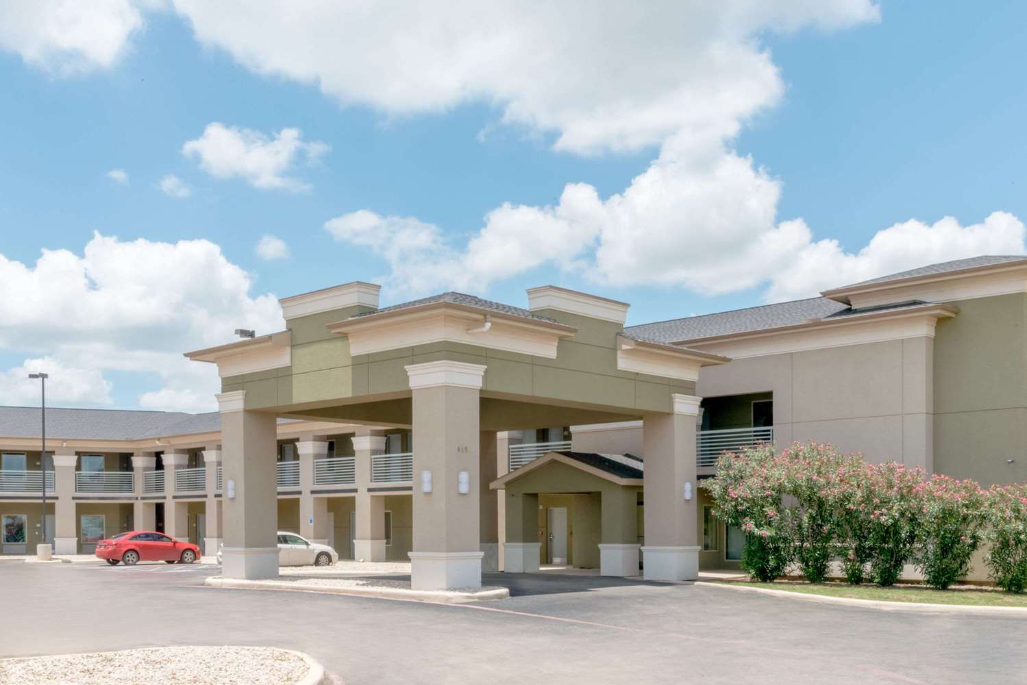 Super 8 by Wyndham Cotulla TX 3/10