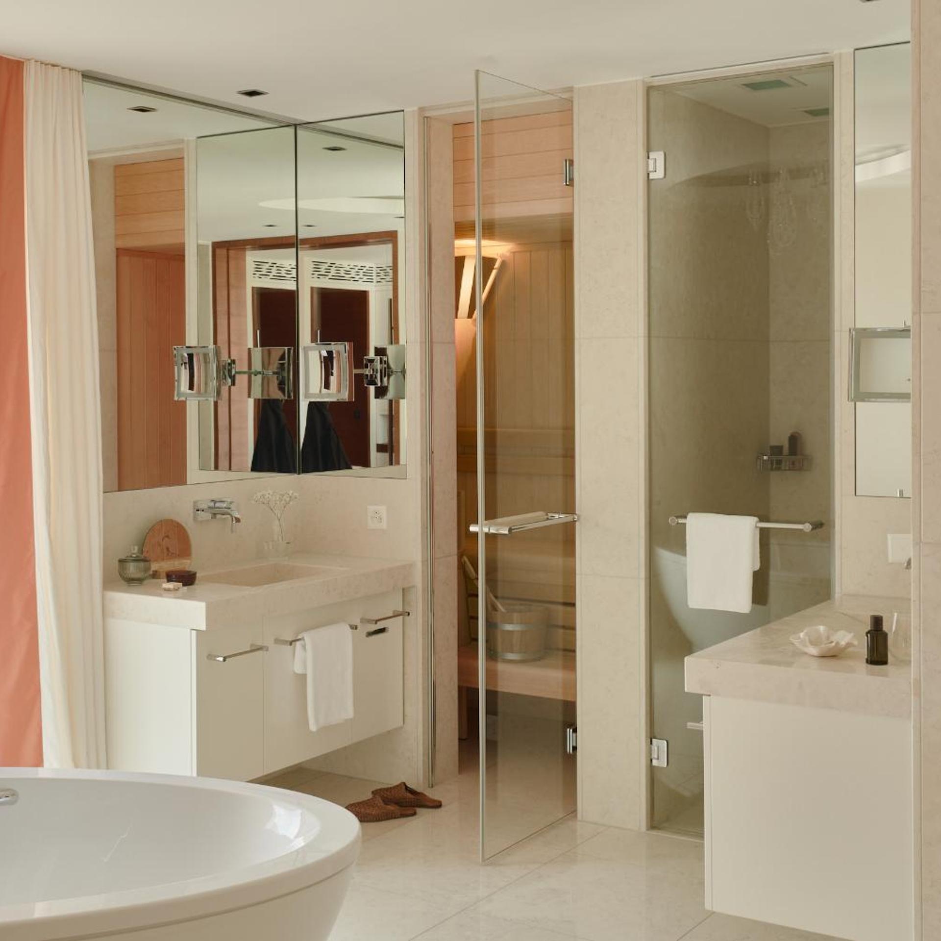Spa, Suite, King Bed