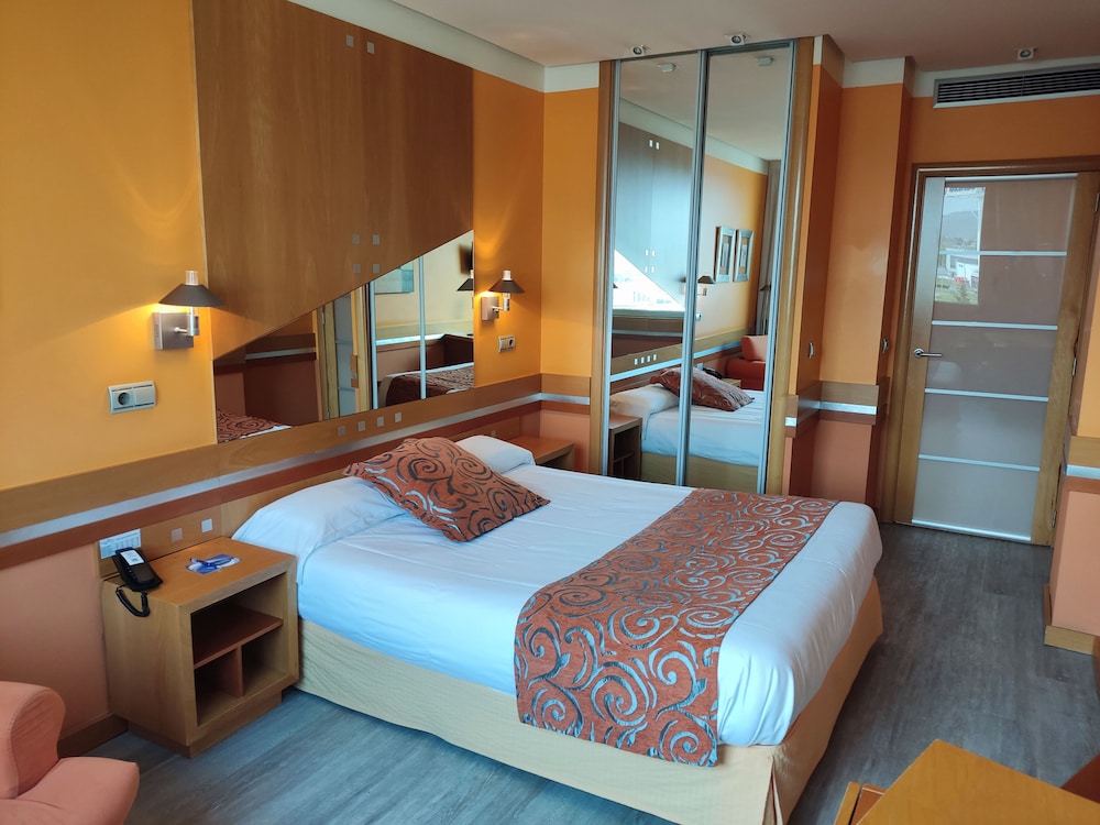 Hotel Torresport 4/48