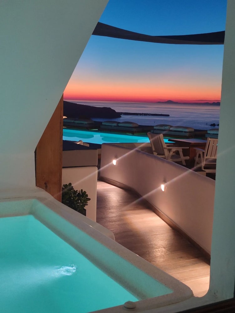 Amaze Suites 37/65