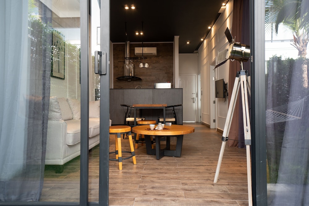 White Boutique Hotel and Residences 5/72