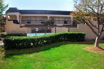 Ramada By Wyndham Lebanon 1/29