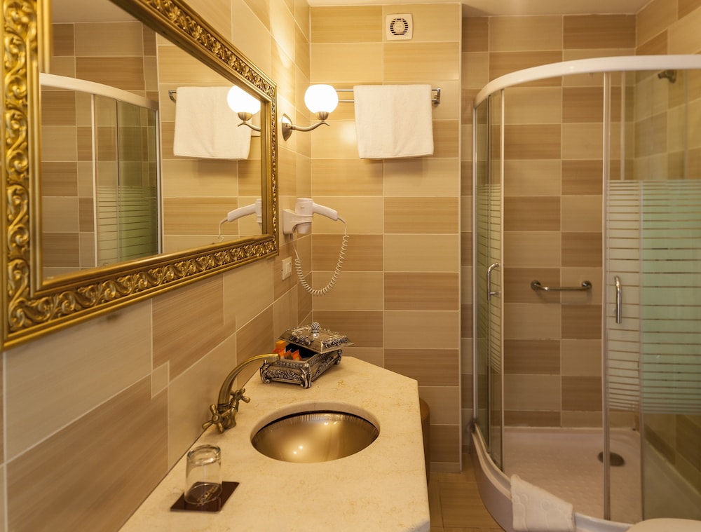 BUSINESS, DOUBLE OR TWIN BED