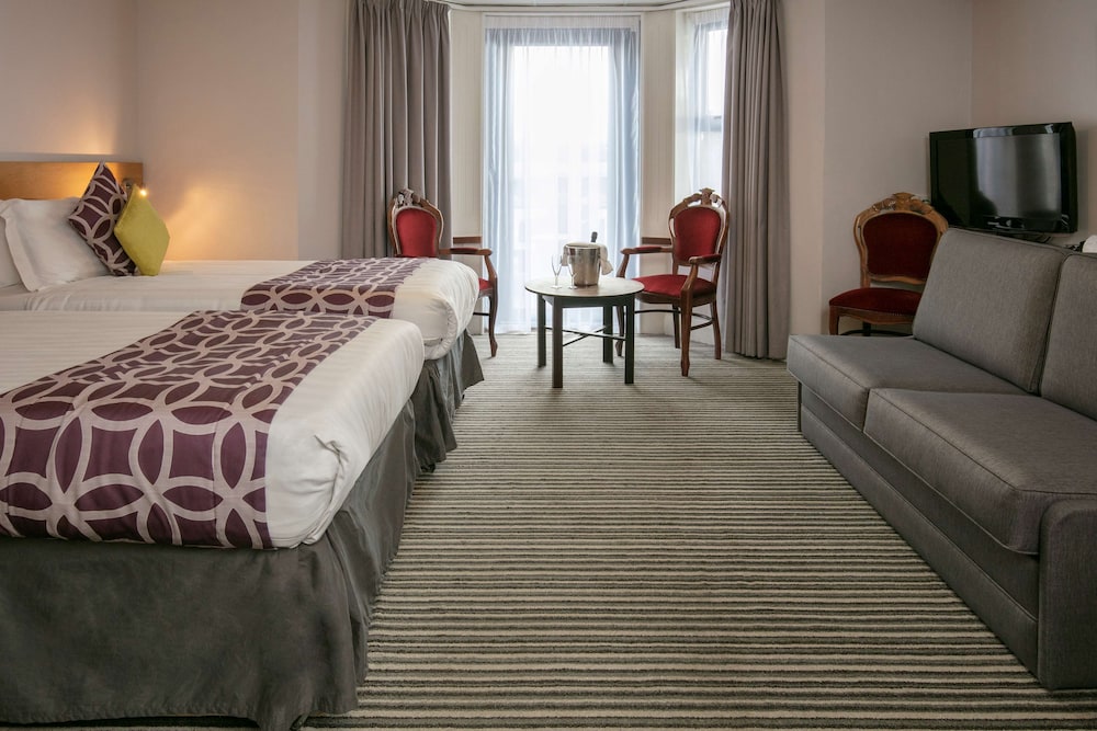 Family Suite, King Bed, Sofa