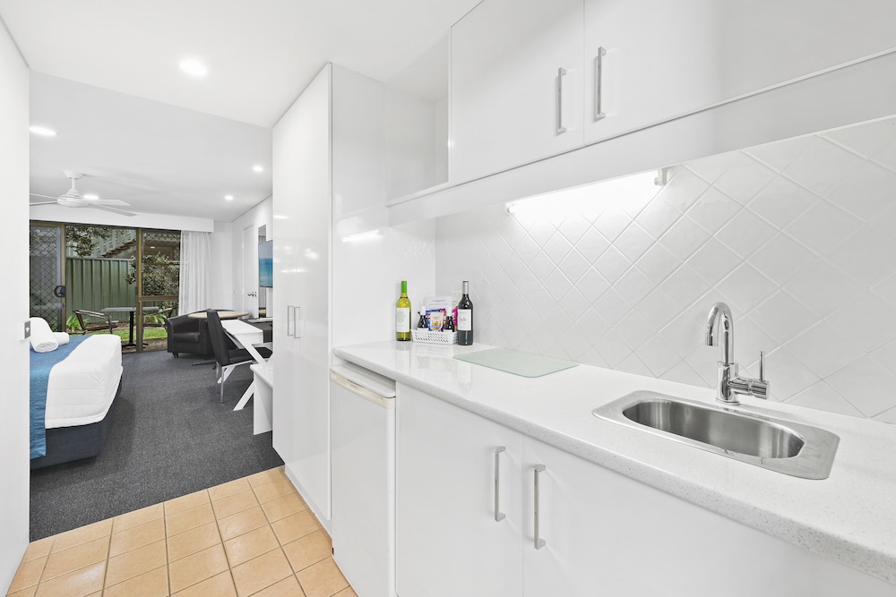 Macquarie Barracks Motor Inn 11/67