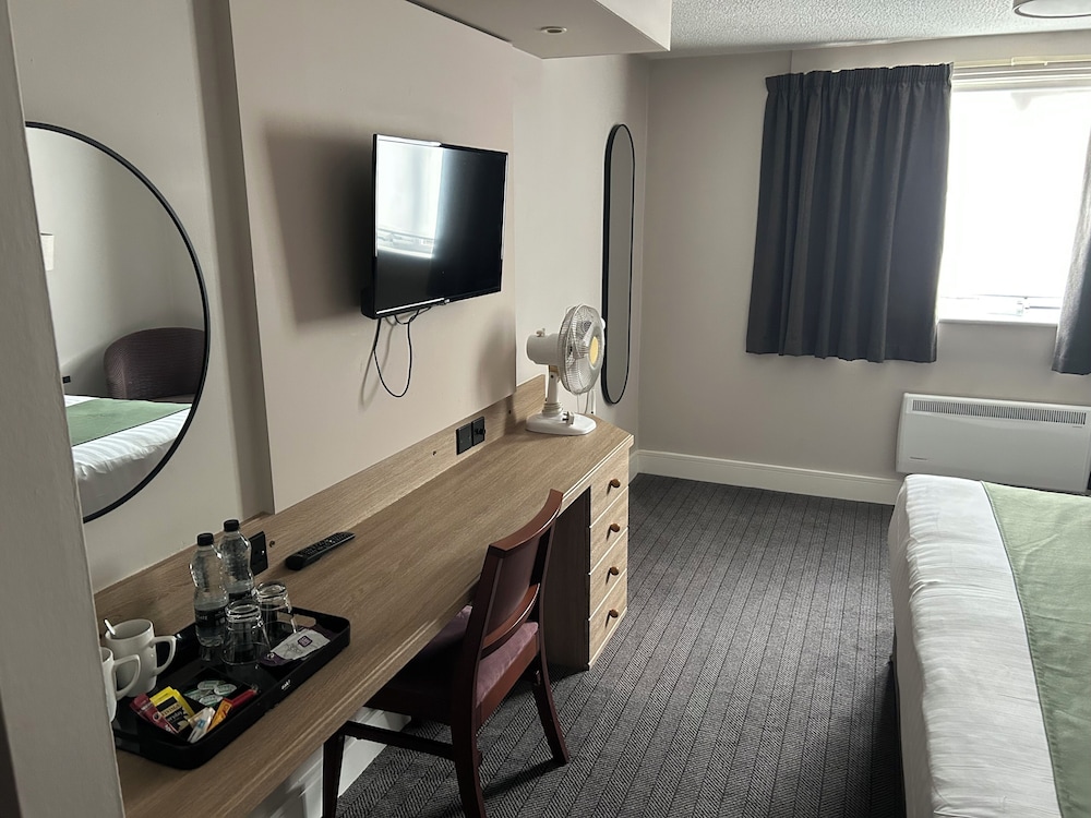 Hello Hotel 31/50