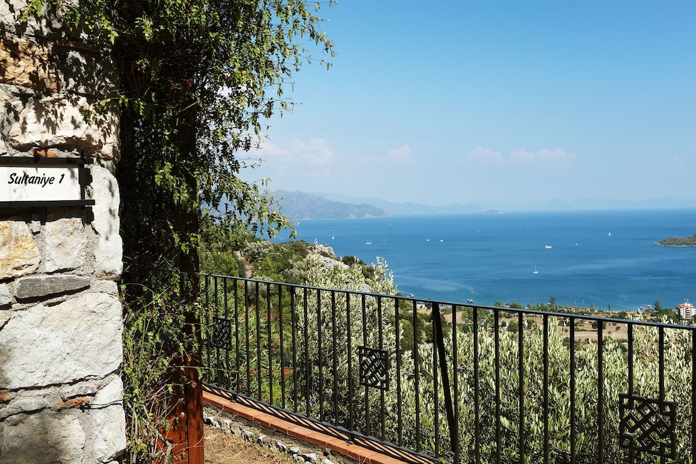 Dionysos Hotel 49/62