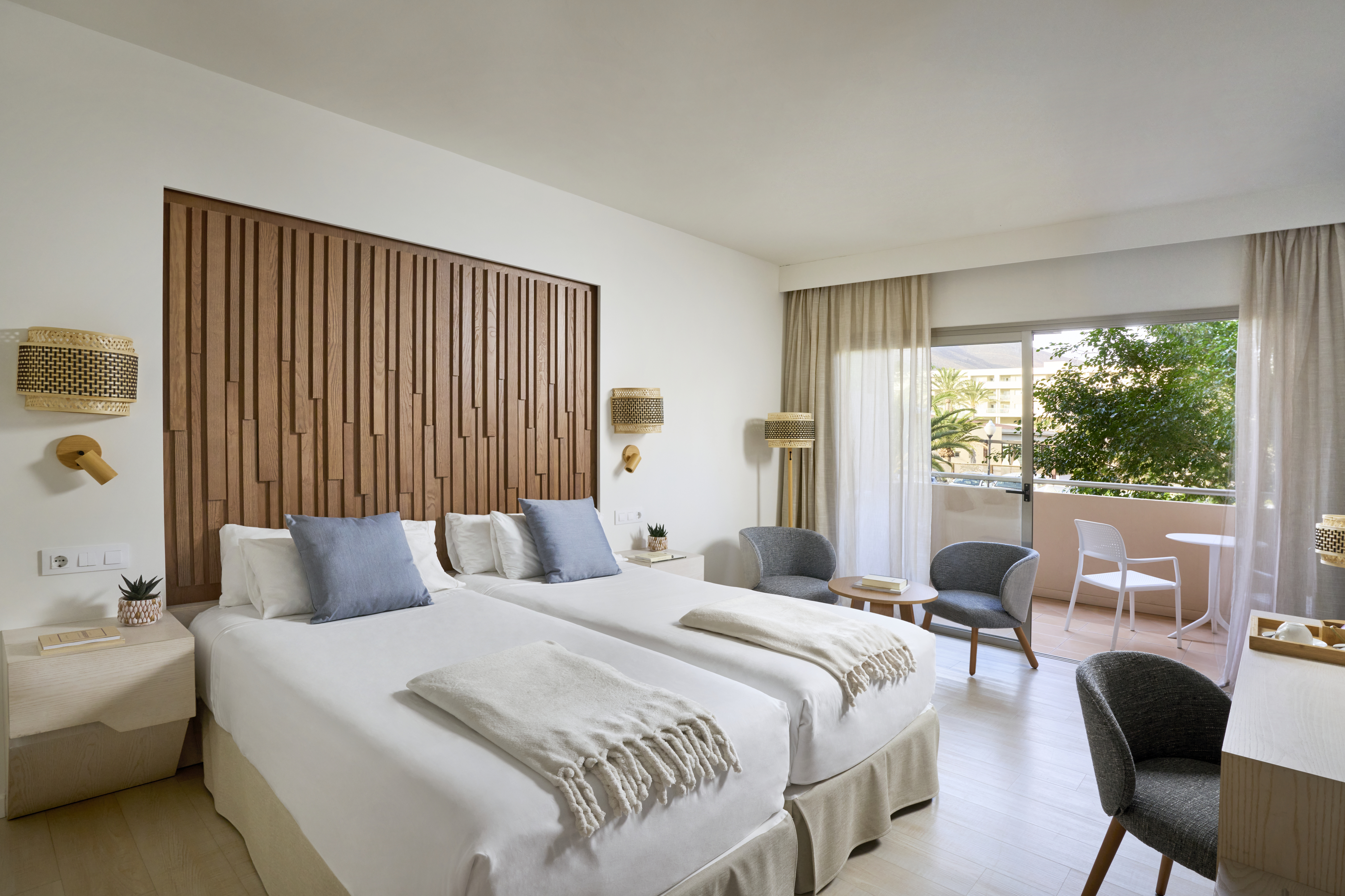 Room, Double or Twin Bed, Lateral Side Sea View