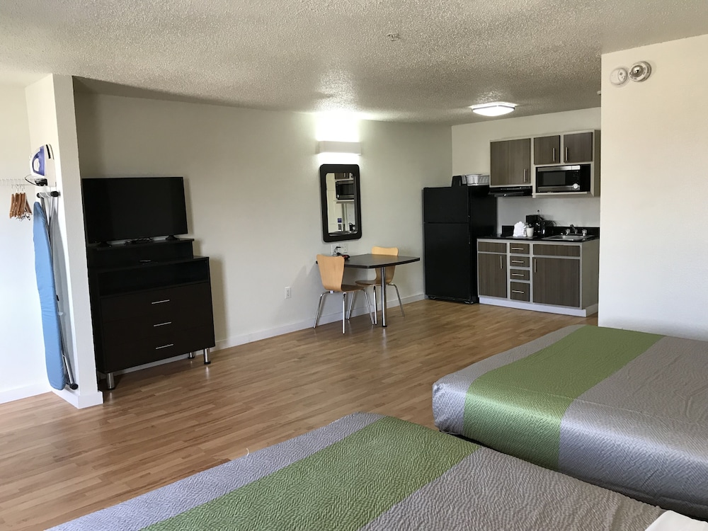 Suburban Studios Dallas Northwest Walnut Hill 17/49