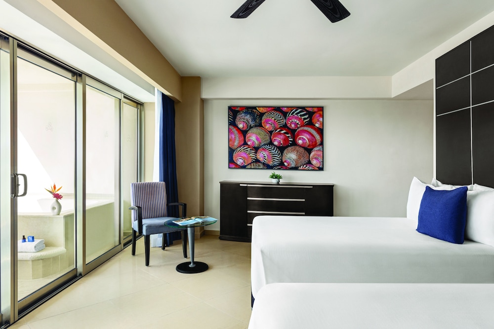 DELUXE, SUITE, 2 DOUBLE BEDS