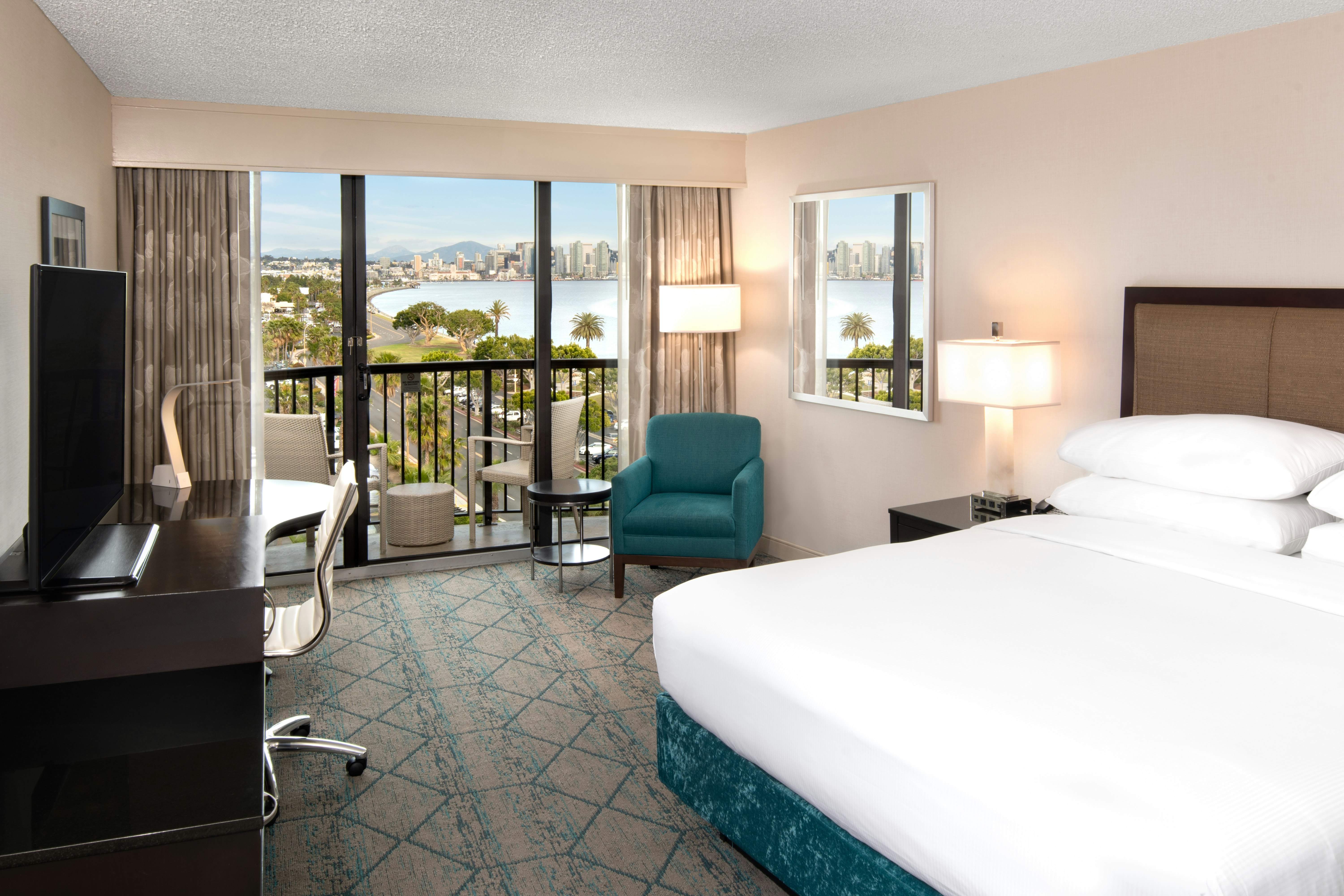 Room, King Bed, Marina View, Superior Floor