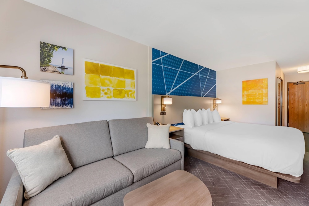 غرفة قياسية بسرير كينج بإطلالة على النهر مع أريكة، Comfort Inn River's Edge 9/10