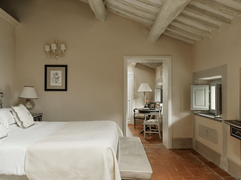 SUITE, ATTIC