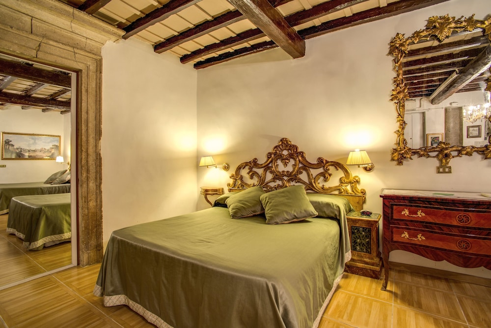room, 2 queen beds, kitchenette