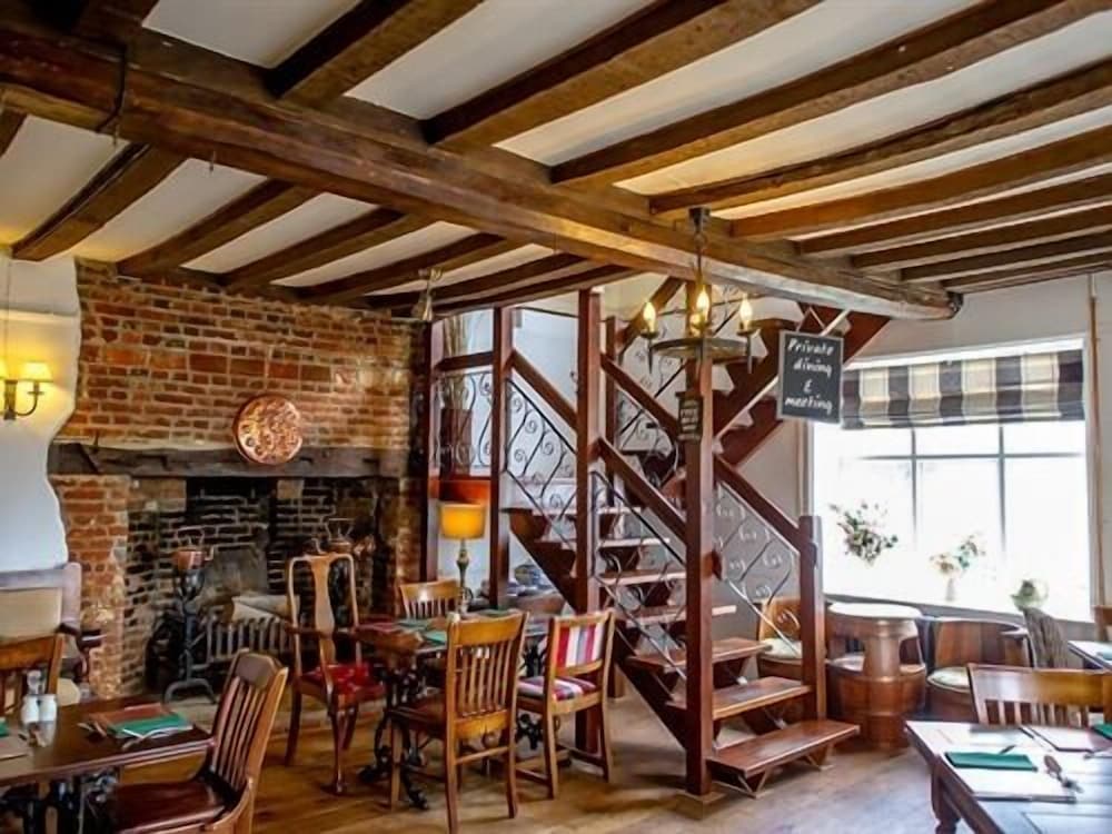 The White Horse Inn 32/48