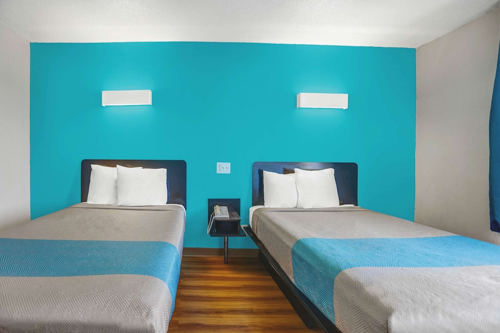 Motel6 Raleigh, NC - North 27/50