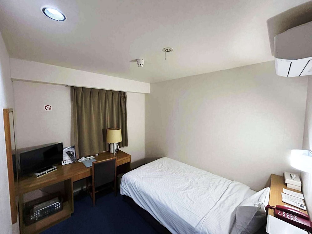ROOM, SINGLE, SMOKING