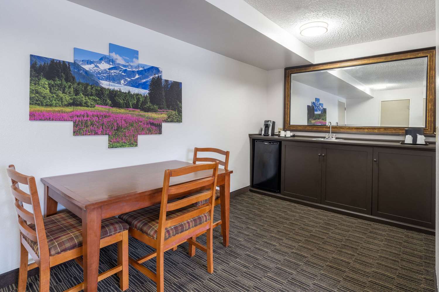 Ramada by Wyndham Juneau 15/61