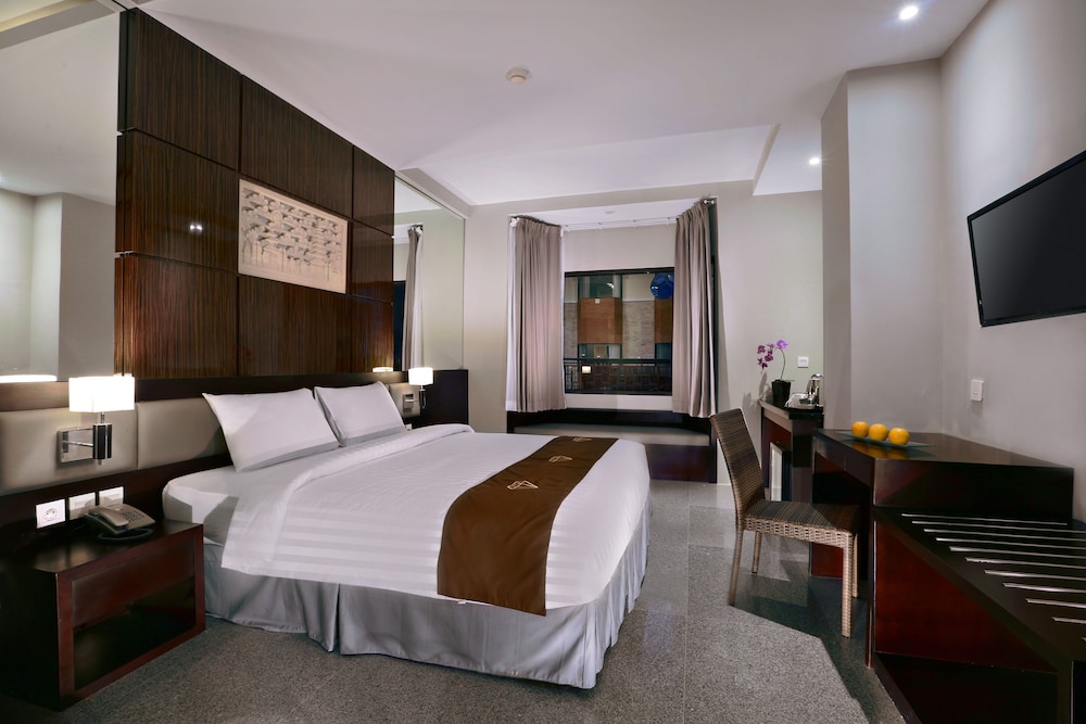 Famous Hotel Kuta (ex Permata Kuta Hotel by Prasanthi) 24/71