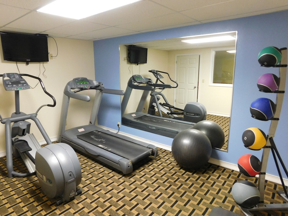 Days Inn by Wyndham West Branch Iowa City Area 24/42