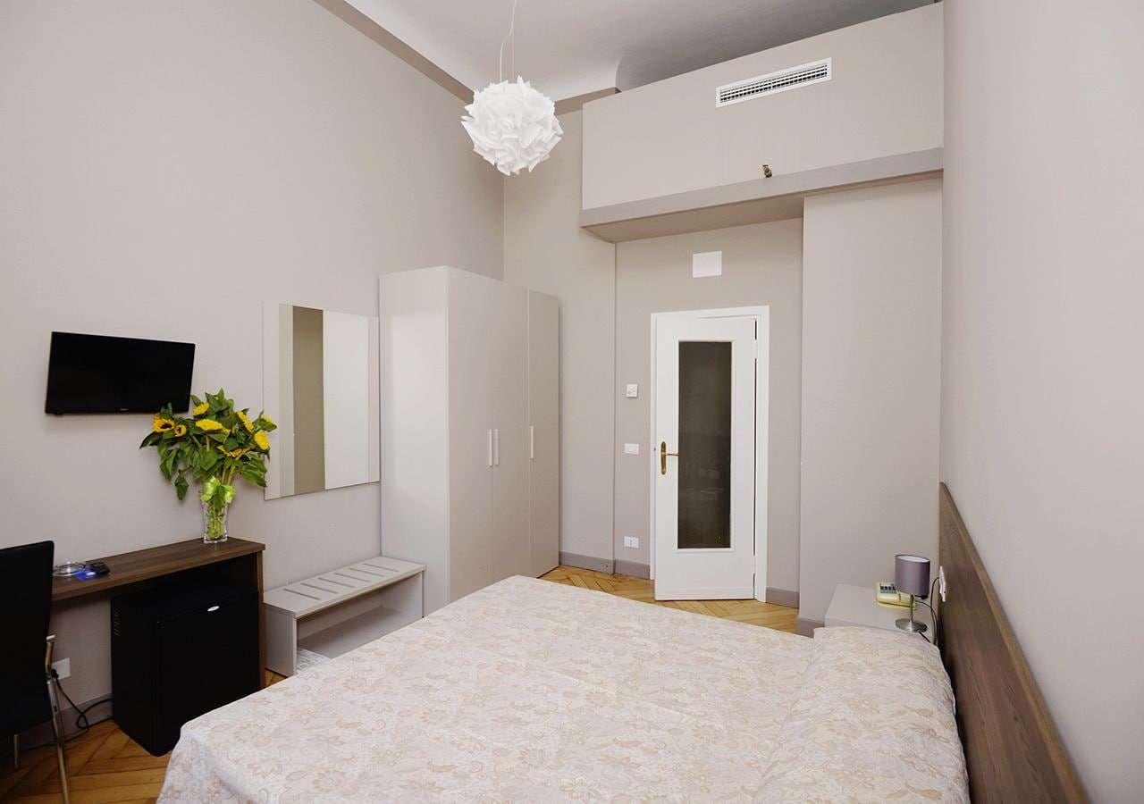 ROOM, SINGLE