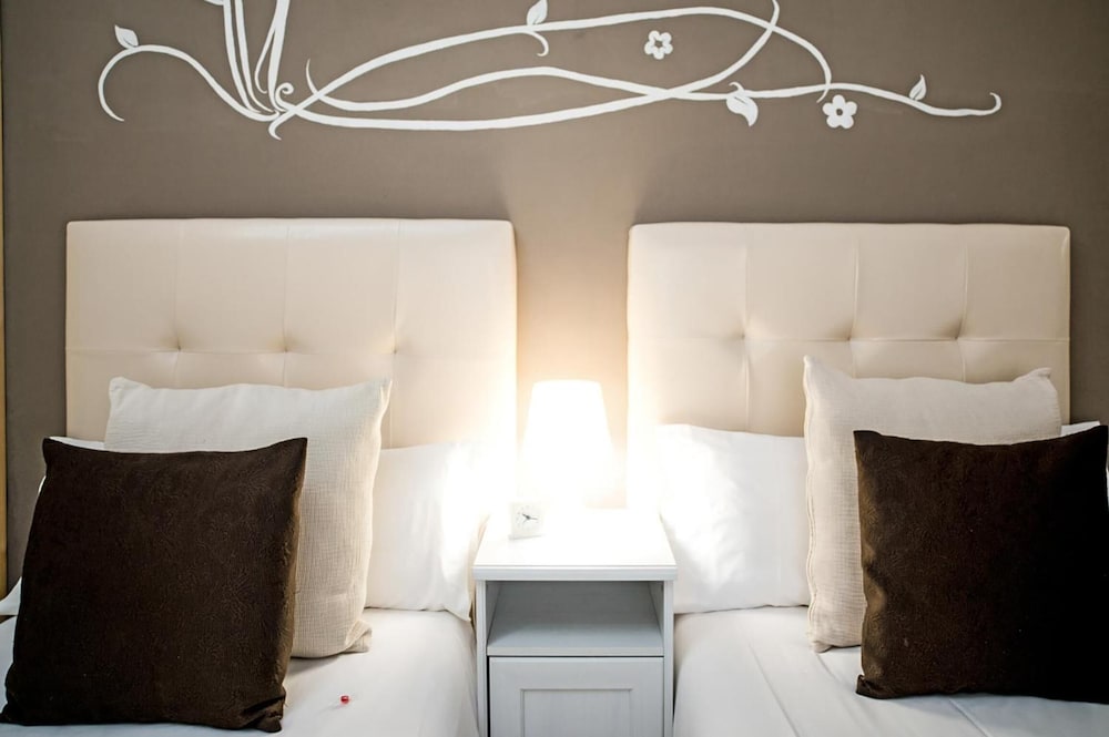Petit Hotel 34/48