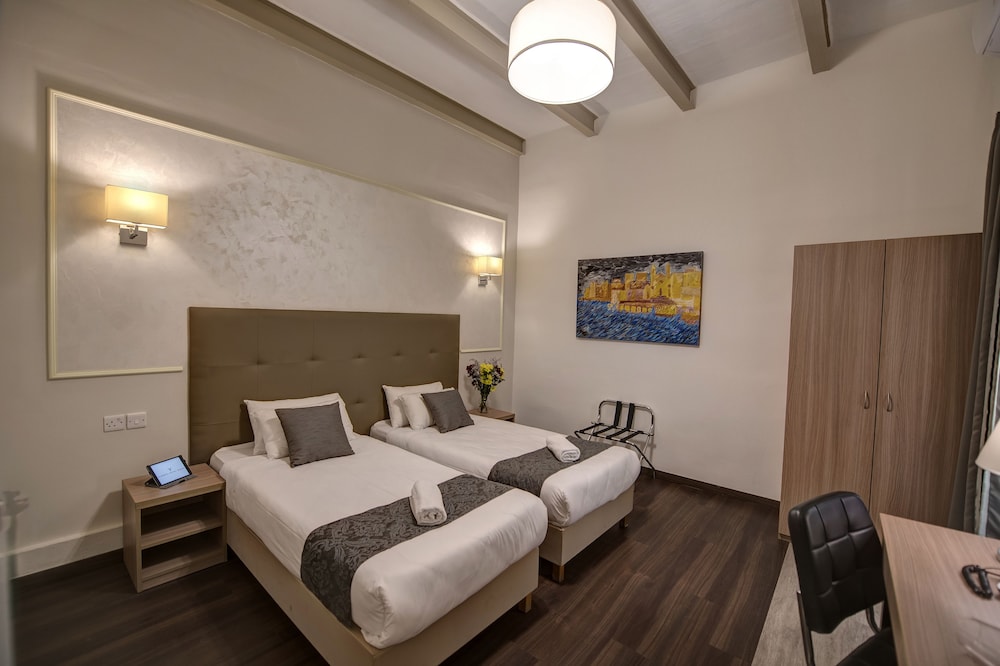 Europa Hotel 6/42
