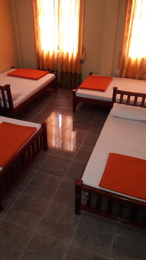 Anura Guest Inn 15/40