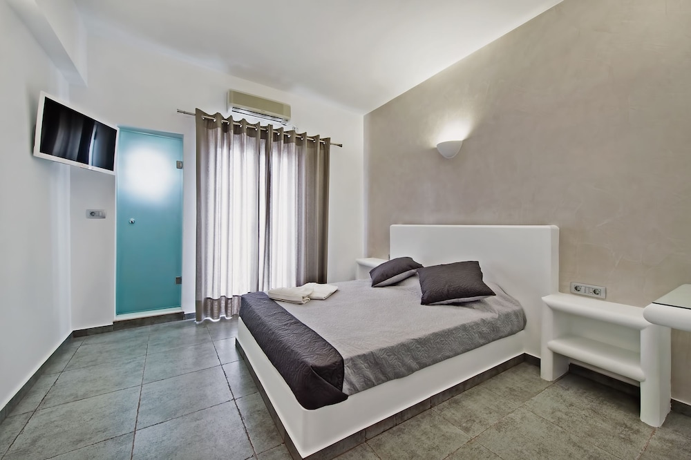 Gianna Suites 6/43