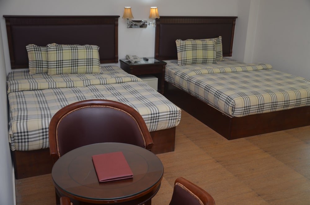 La Rose Hotel 19/54