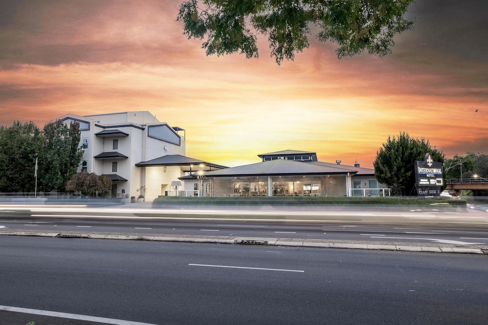 International Hotel Wagga Wagga 6/66