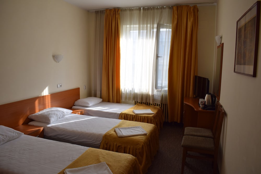 ROOM, TRIPLE