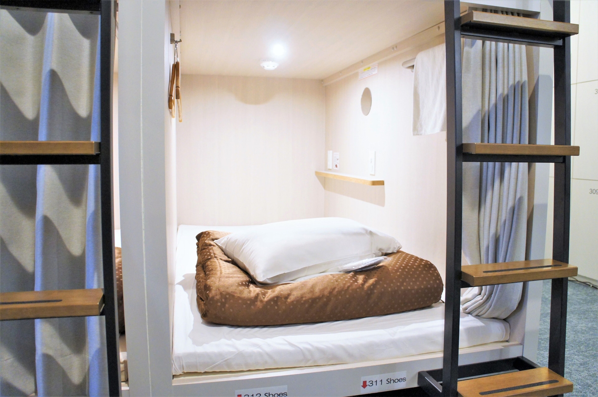 MIXED DORM, 1 PEOPLE, SINGLE, SHARED BATHROOM