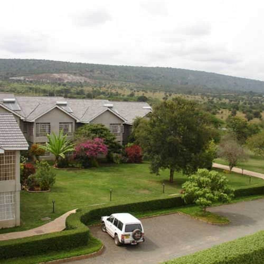 LUKENYA GETAWAY 35/50