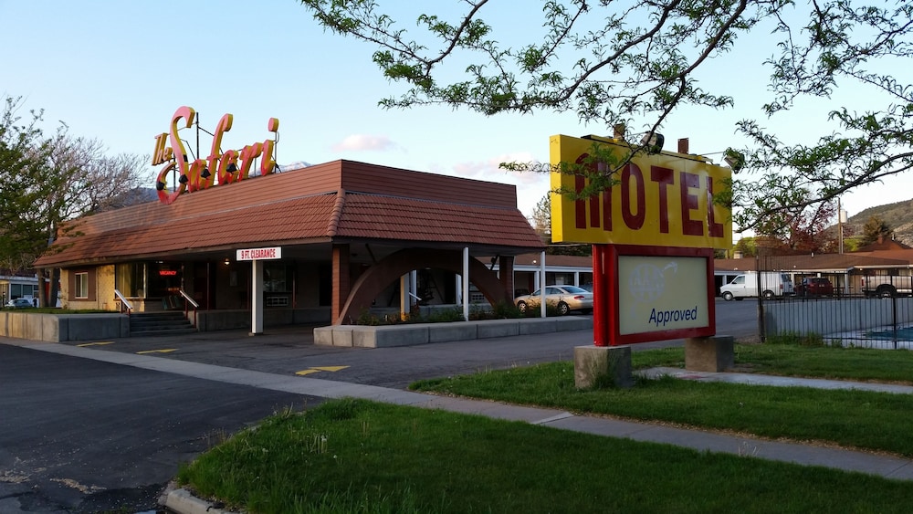 Safari Motel 4/55