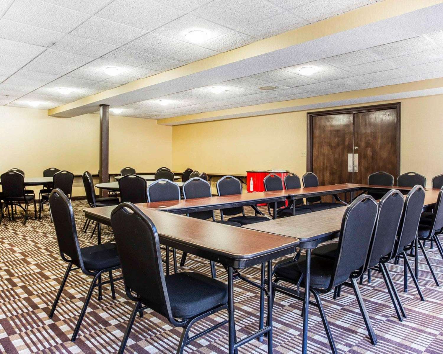 Comfort Inn & Suites Ballpark Area 12/16