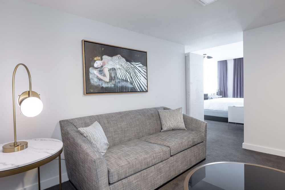 The Kelly Birmingham, Tapestry Collection By Hilton 44/56