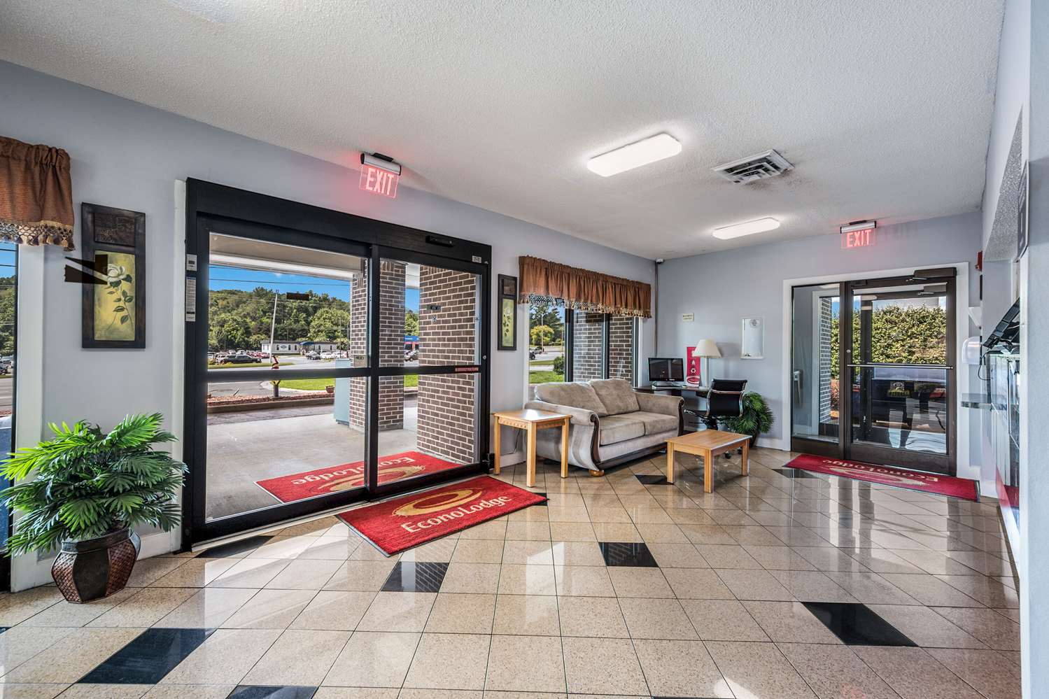 Econo Lodge Inn and Suites University Huntsville AL 11/19