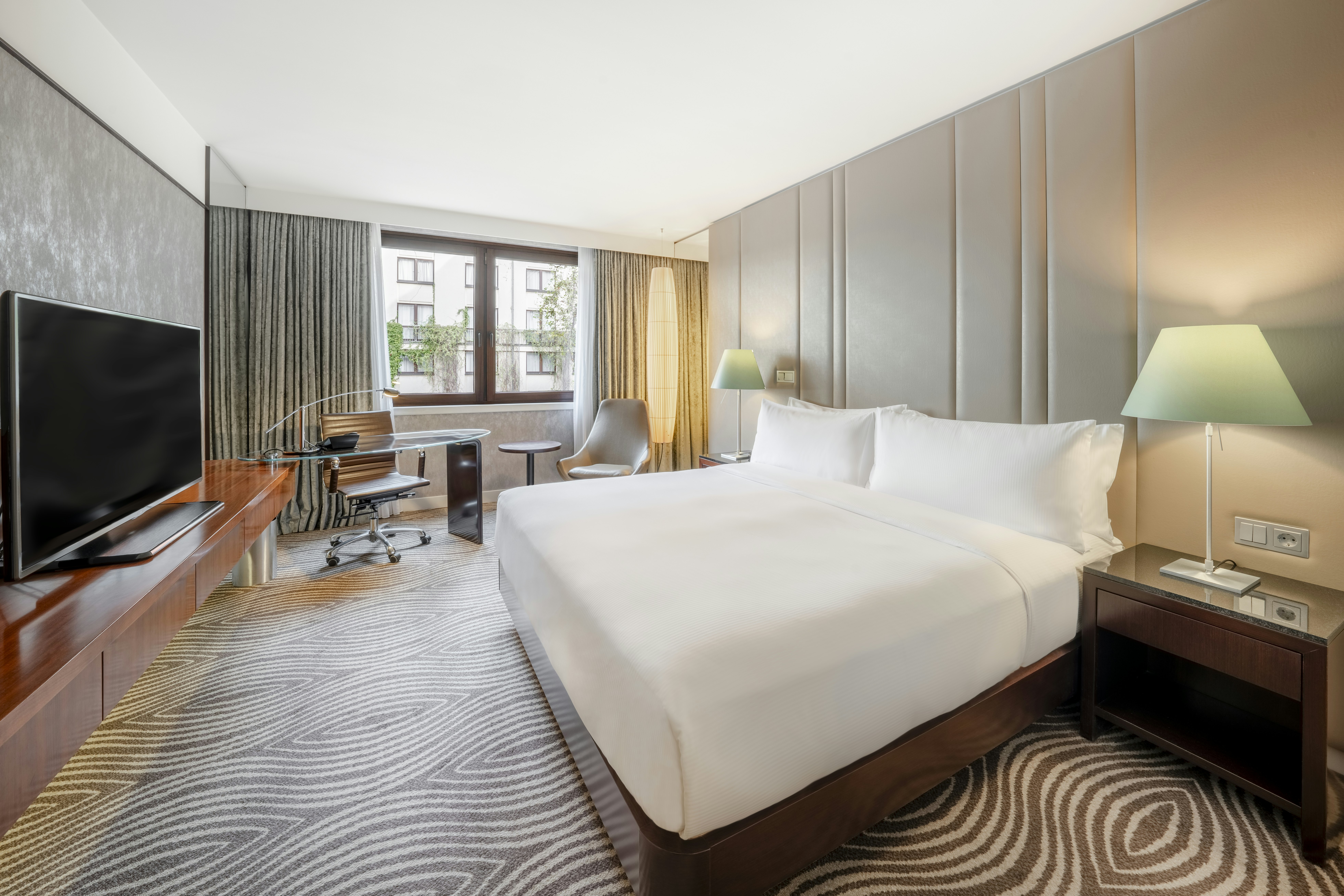 Courtyard, Guest Room, King Bed