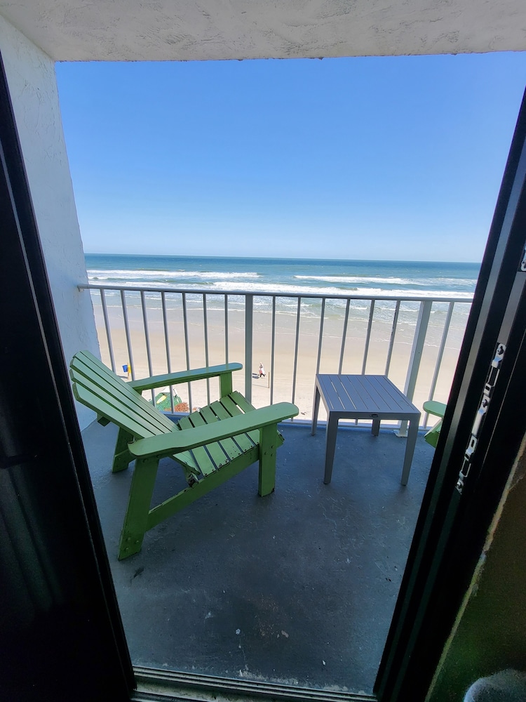 Beachside Hotel 33/60