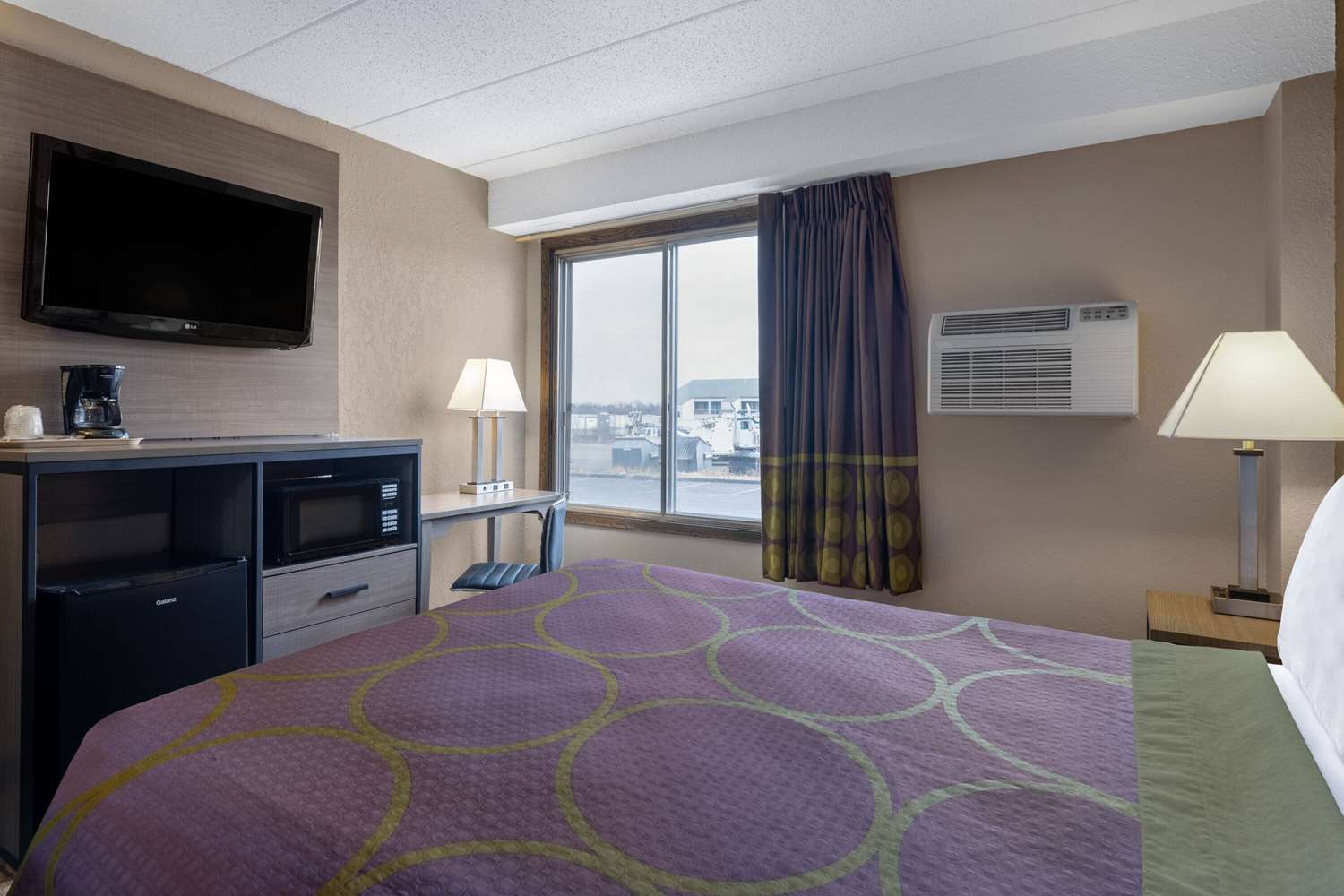 Super 8 by Wyndham Owatonna 6/16