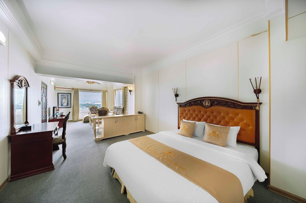 Classic Hoang Long Hotel 24/65