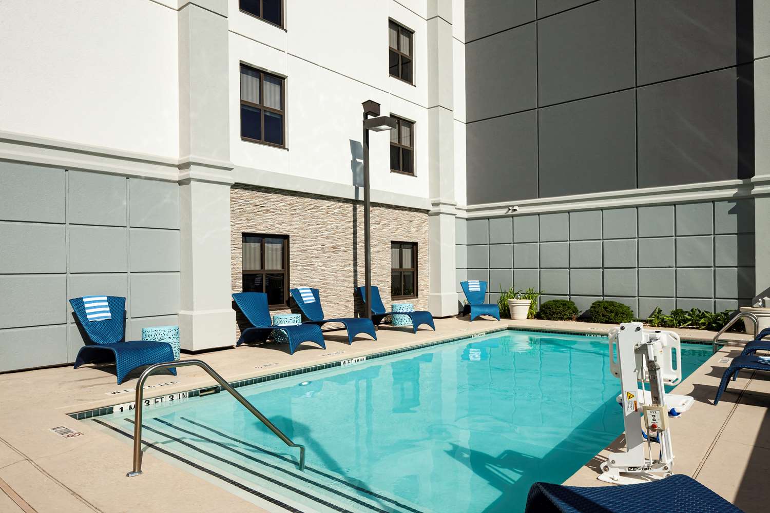 swimming pool spa