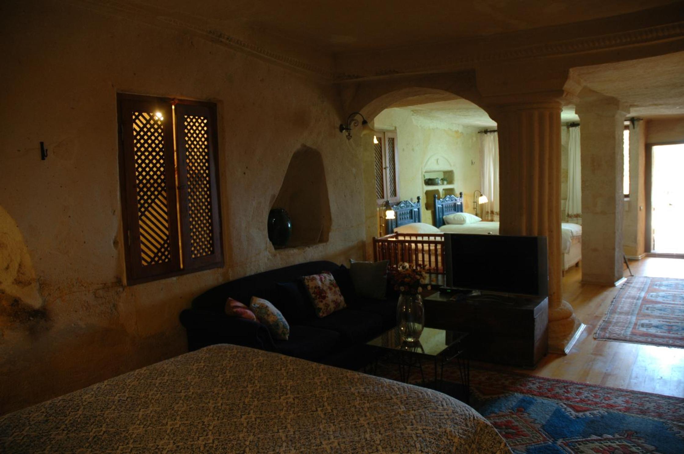 Elkep Evi Cave 37/50
