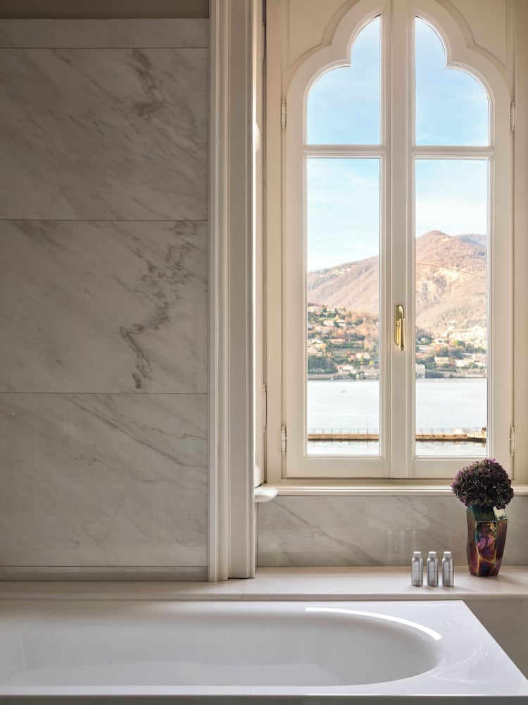 جناح جونيور ركني بسرير كينج بإطلالة على البحيرة، Palazzo Venezia 8/9