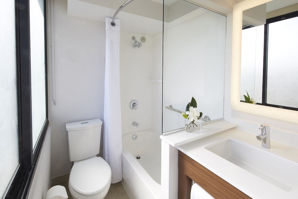 Holiday Inn Express Waikiki 28/77